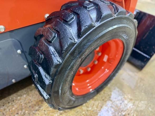 Kubota SSV65 Krautuvai su šoniniu pasukimu