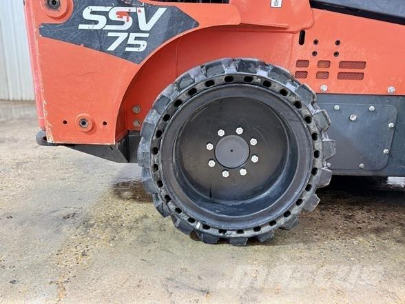 Kubota SSV75 Krautuvai su šoniniu pasukimu