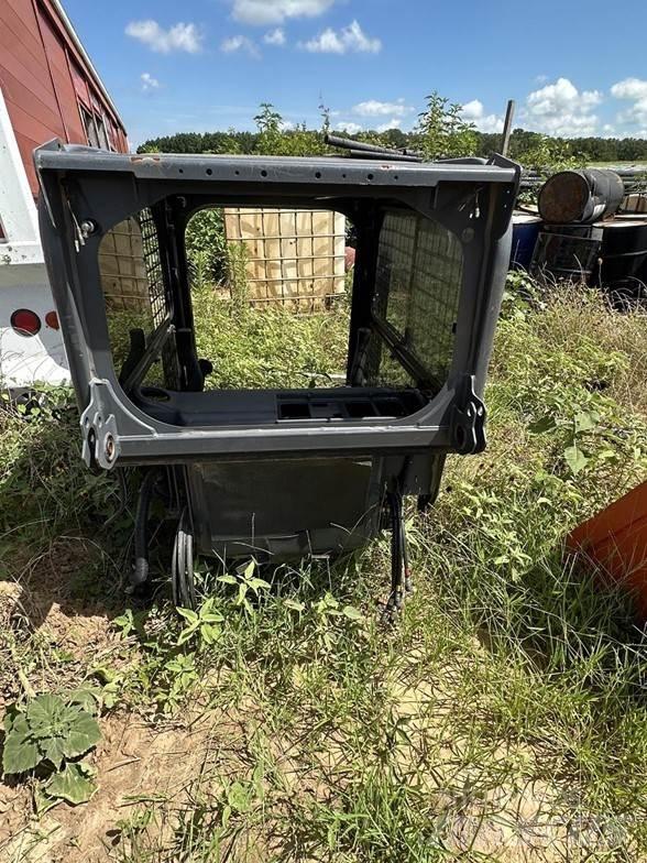 Kubota SVL Kabinos ir interjeras