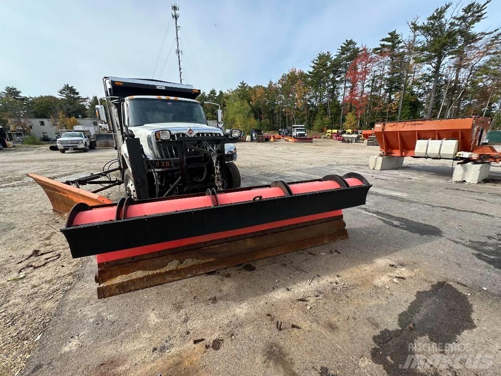 International HV507 Sniego peiliai ir valytuvai