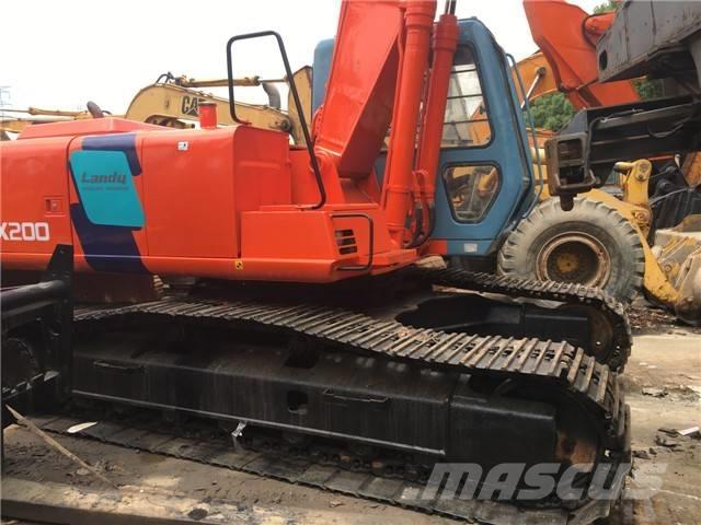 Hitachi EX 200 Vikšriniai ekskavatoriai