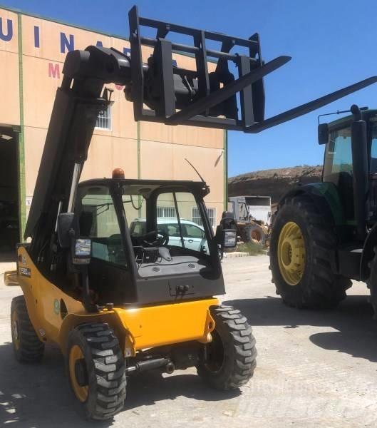 JCB 520-40 Teleskopiniai krautuvai žemės ūkiui