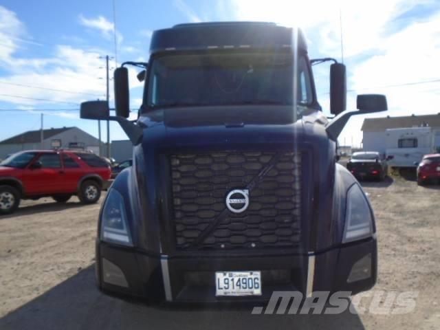 Volvo VNL740 Naudoti vilkikai