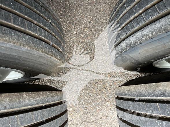 Utility 3000R Puspriekabės su izoterminiu kėbulu