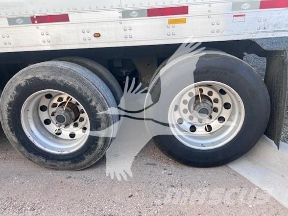 Utility 3000R Puspriekabės su izoterminiu kėbulu