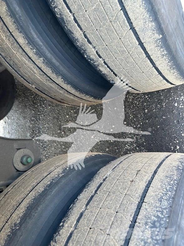 Utility 3000R Puspriekabės su izoterminiu kėbulu