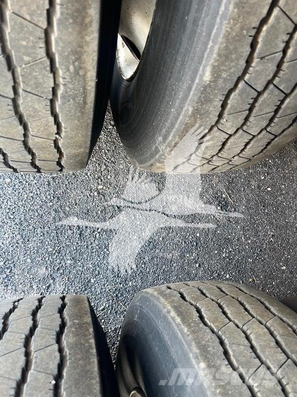 Utility 3000R Puspriekabės su izoterminiu kėbulu