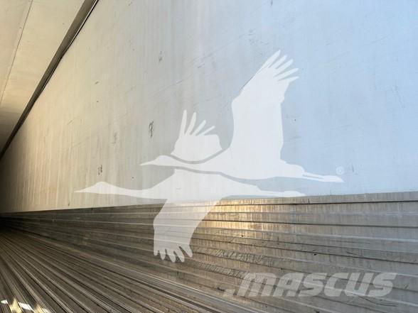 Utility 3000R Puspriekabės su izoterminiu kėbulu