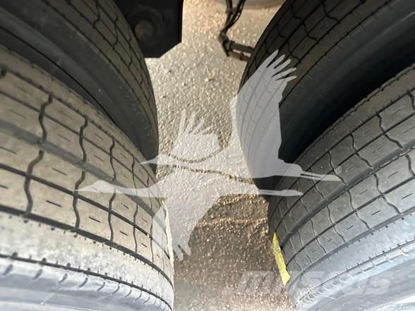 Utility 3000R Puspriekabės su izoterminiu kėbulu