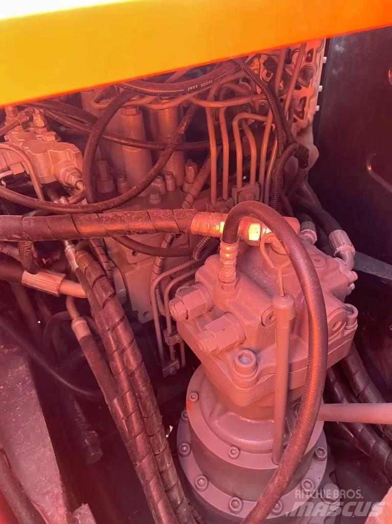Hitachi 120 Vikšriniai ekskavatoriai