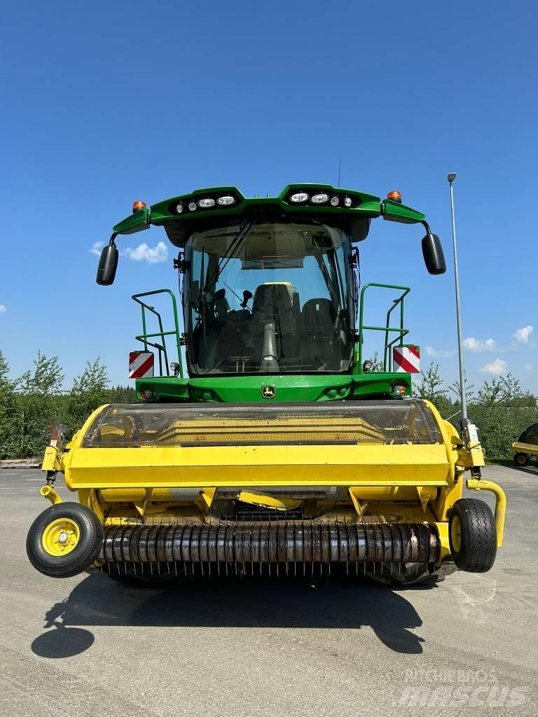 John Deere 8300i Pašarų ruošimo technika