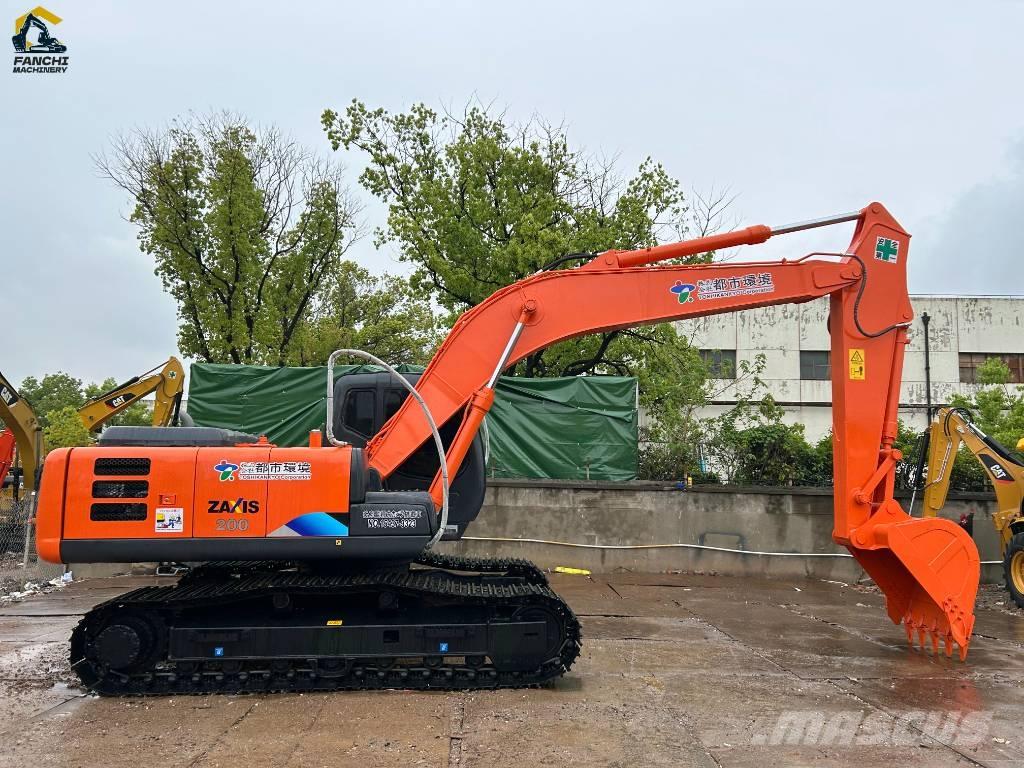 Hitachi 200 Vidutinės galios ekskavatoriai 7-12 t