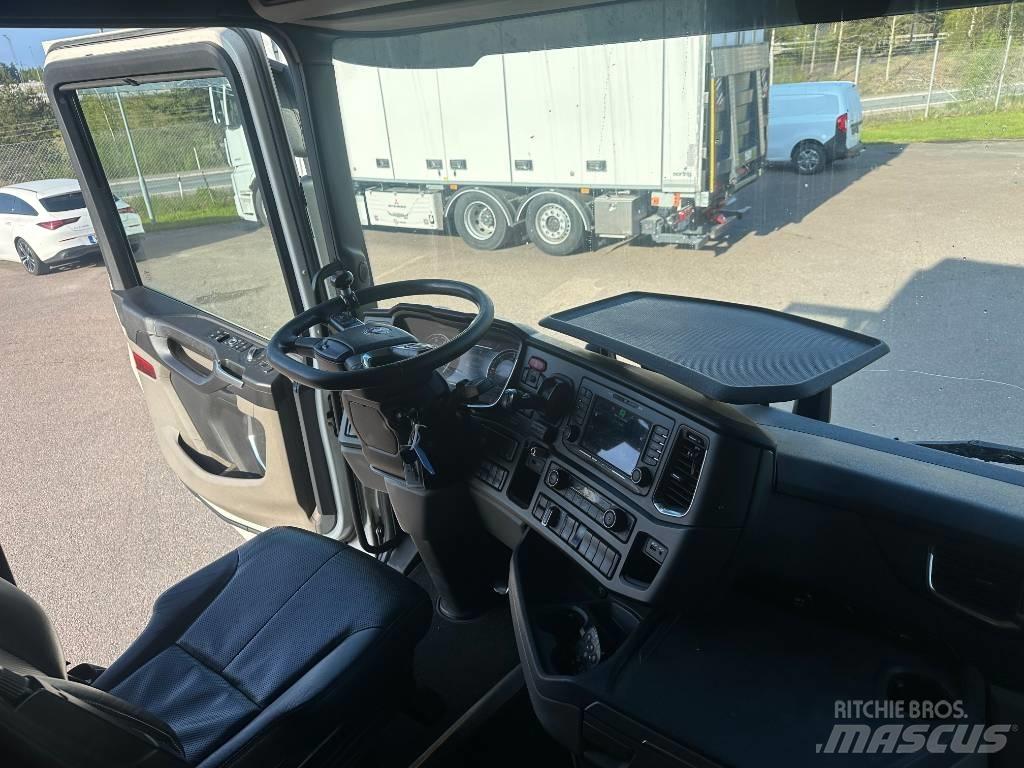 Scania R520B6X2NB Sunkvežimiai su dengtu kėbulu