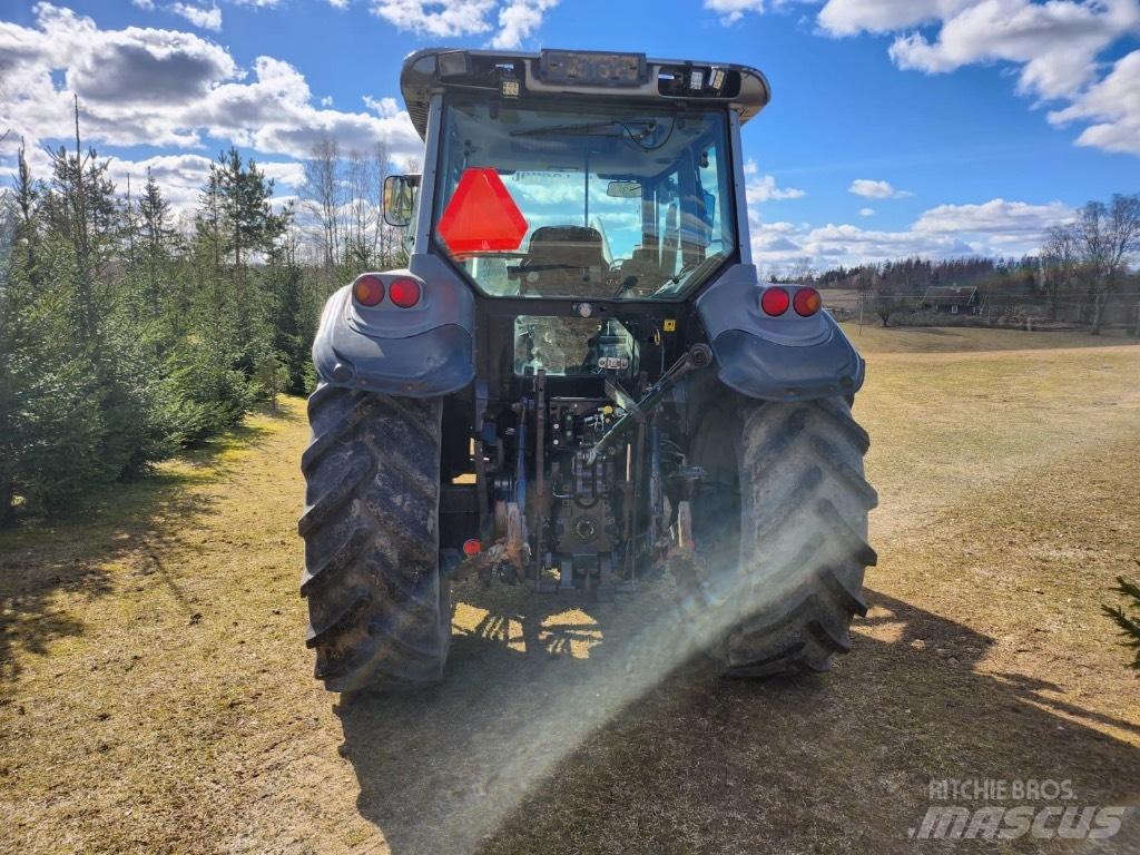 Valtra M 120 Traktoriai