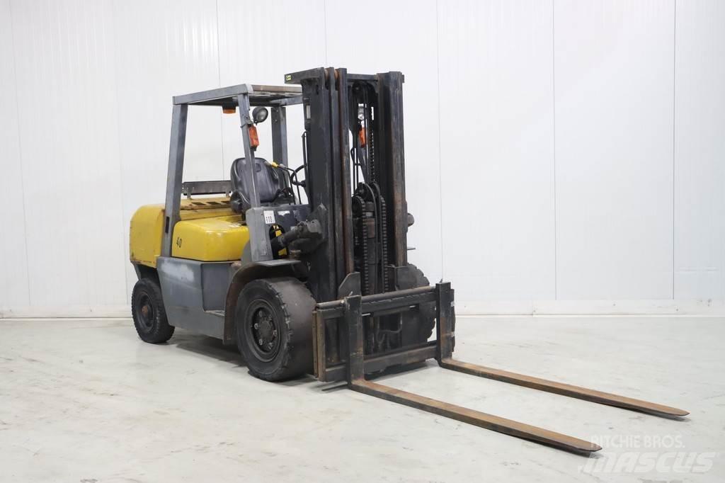 TCM FD40T2 Dyzeliniai krautuvai