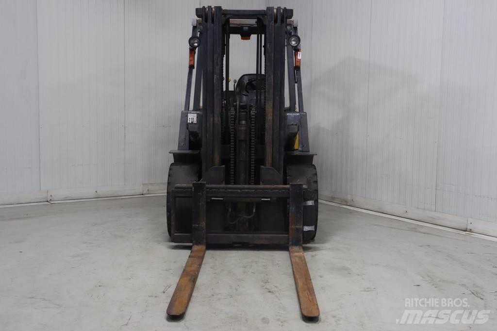 TCM FD40T2 Dyzeliniai krautuvai
