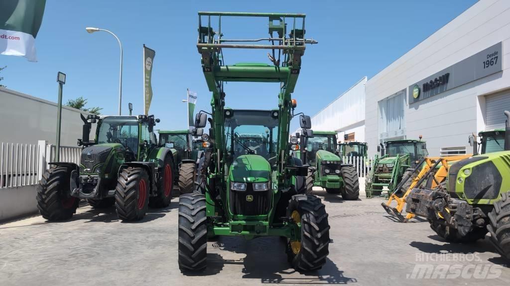 John Deere 5115R Traktoriai