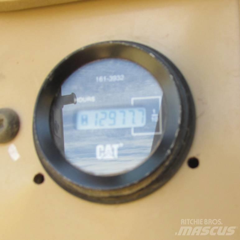 CAT 140 H Greideriai