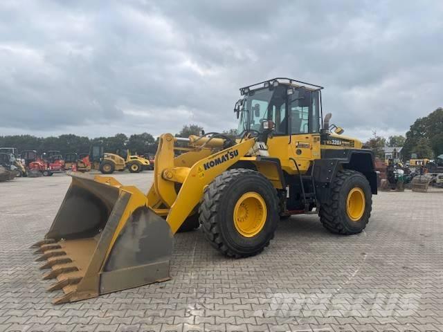 Komatsu WA 320 Naudoti ratiniai krautuvai