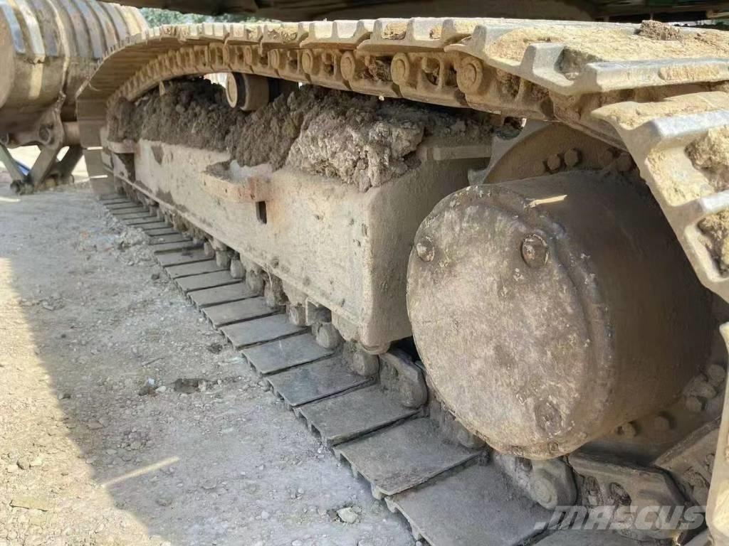 Komatsu PC 200 Vikšriniai ekskavatoriai