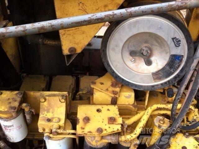 Komatsu d155a-3 Vikšriniai buldozeriai