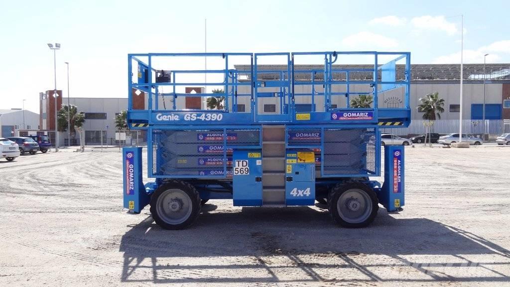 Genie GS 4390 RT Žirkliniai keltuvai