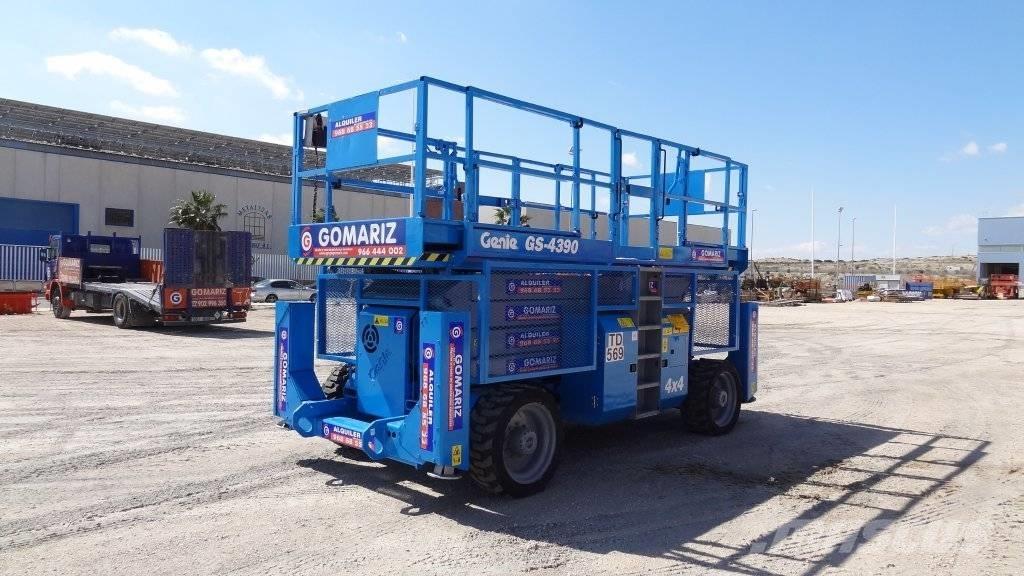 Genie GS 4390 RT Žirkliniai keltuvai