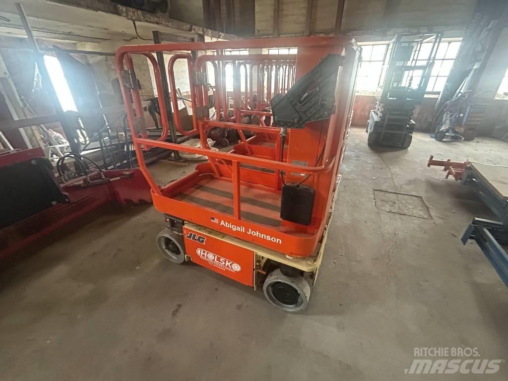 JLG 1230 ES Vertikalūs stiebiniai keltuvai