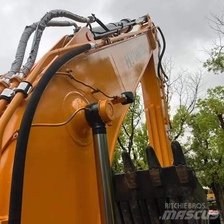 Hyundai R220LC-9S Vikšriniai ekskavatoriai