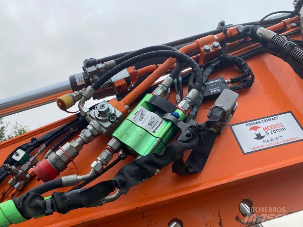 Doosan DX 140 W -5 Visureigiai kranai