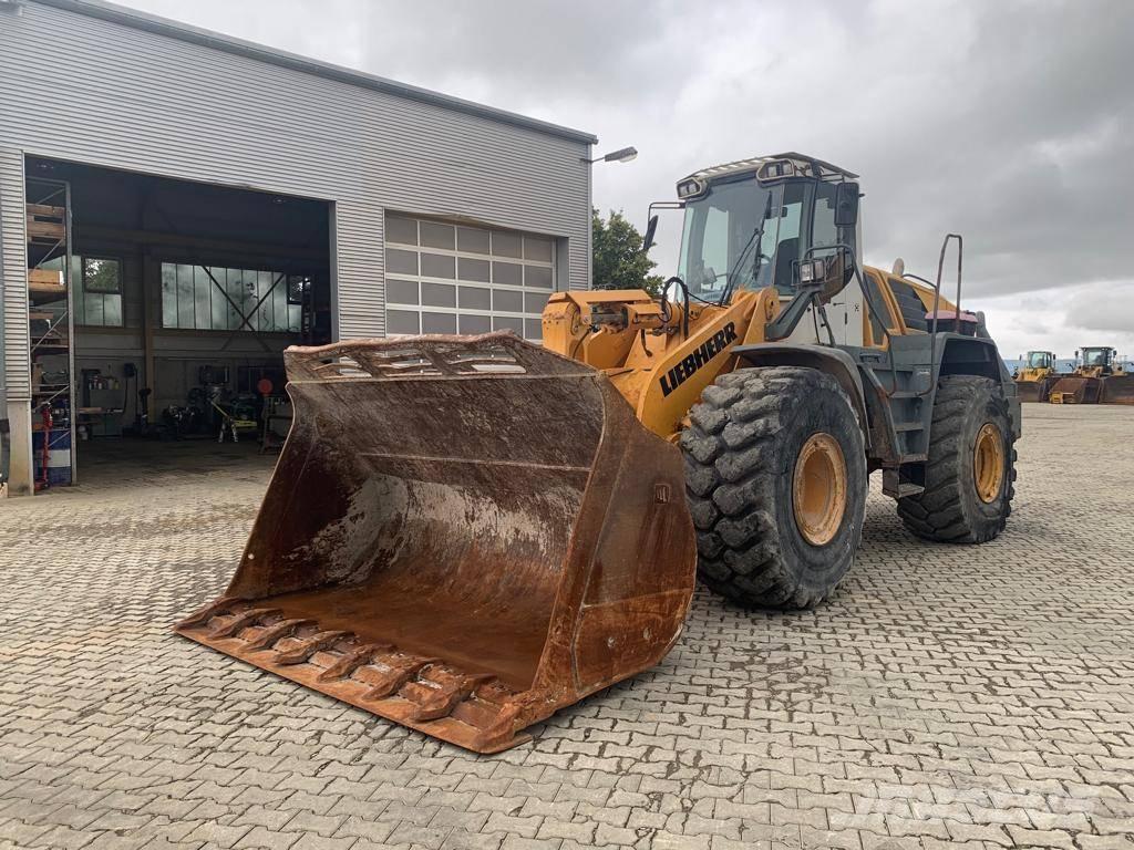 Liebherr L 576 Naudoti ratiniai krautuvai