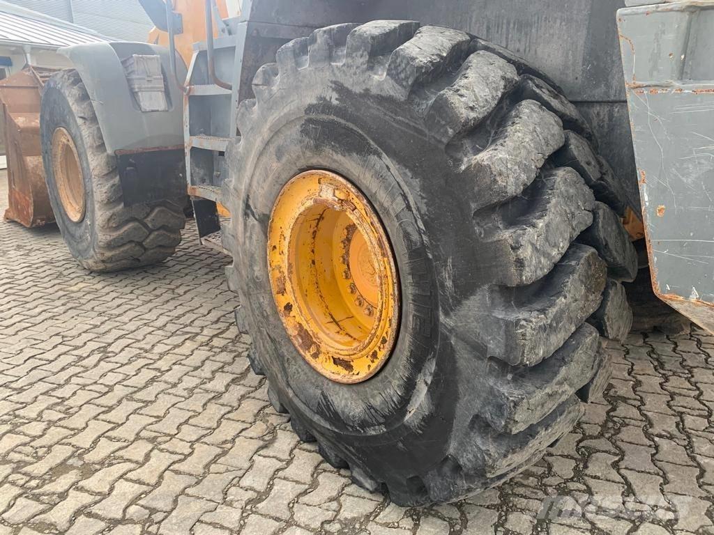 Liebherr L 576 Naudoti ratiniai krautuvai