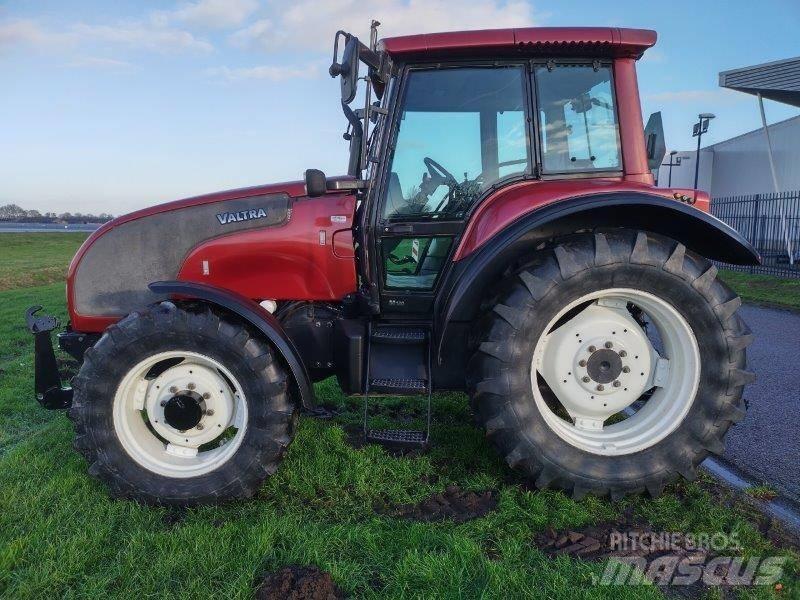 Valtra M 130 Traktoriai