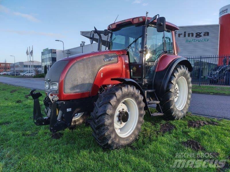 Valtra M 130 Traktoriai