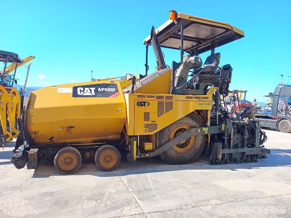 CAT AP 600F Asfalto klotuvai