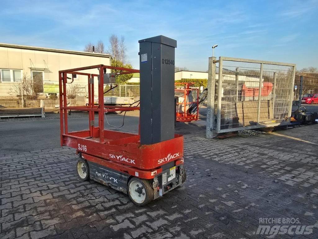 SkyJack SJ 16 Vertikalūs stiebiniai keltuvai