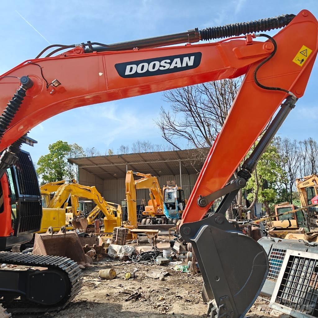 Doosan DX 225 LCA Vikšriniai ekskavatoriai