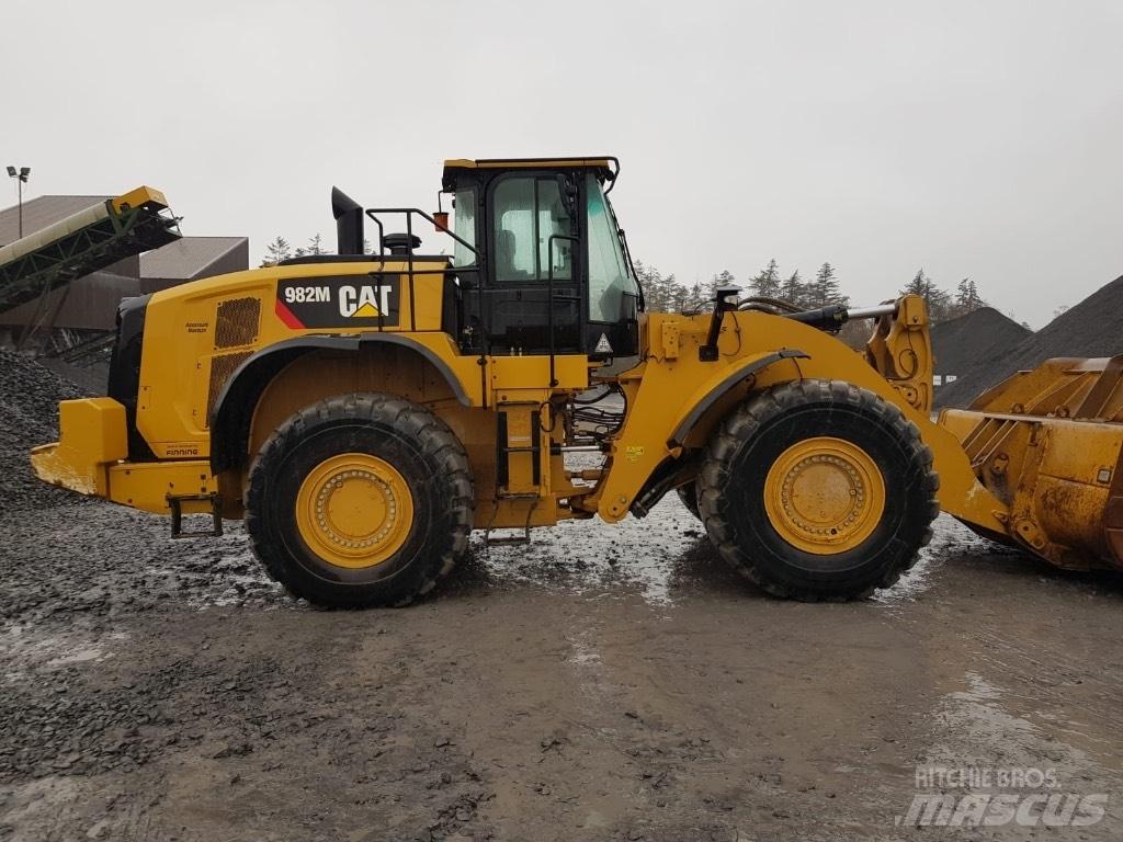 CAT 982m Naudoti ratiniai krautuvai