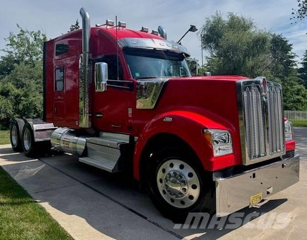 Kenworth W 990 Naudoti vilkikai