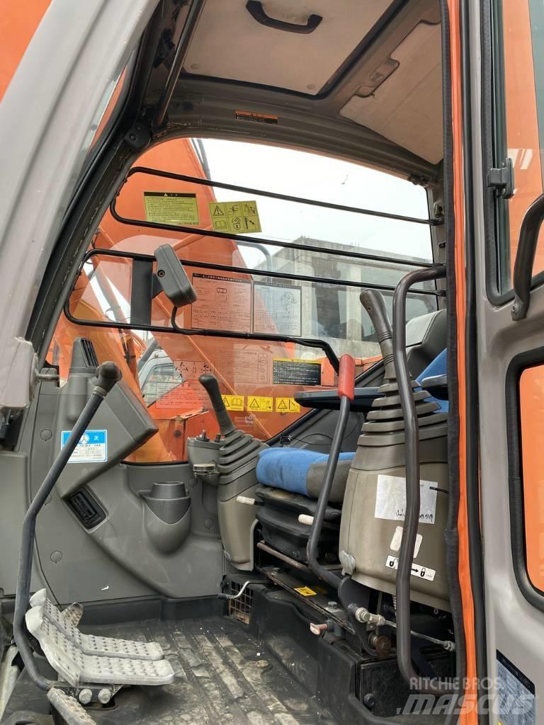 Hitachi 135 Vikšriniai ekskavatoriai