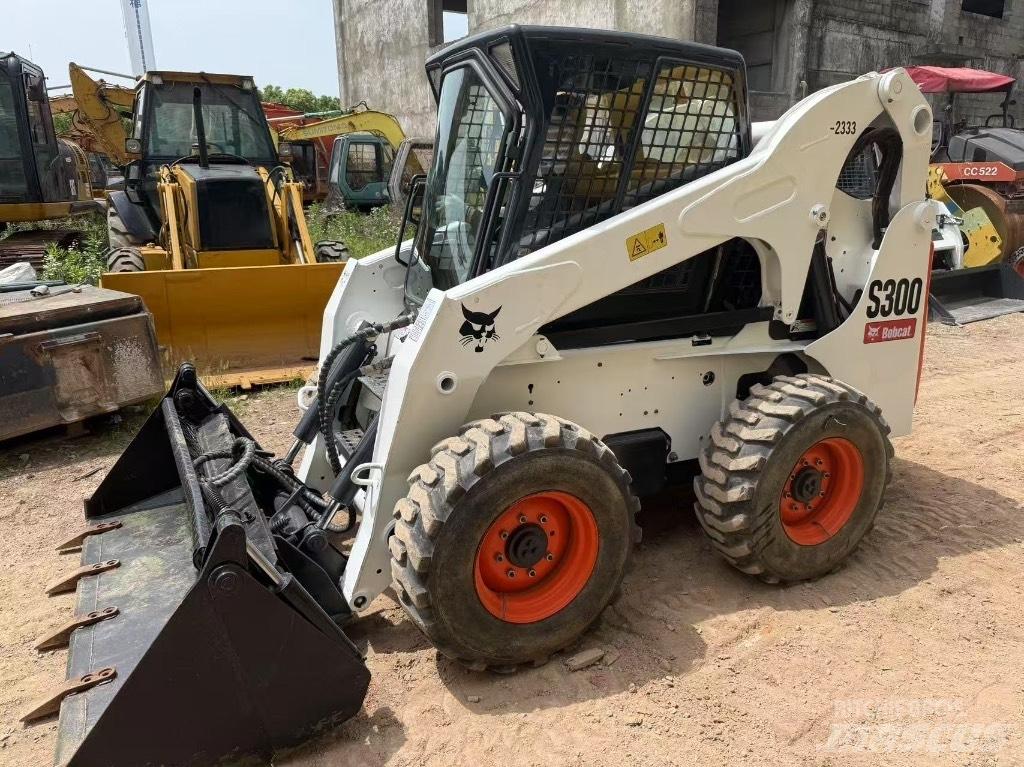 Bobcat S 300 Krautuvai su šoniniu pasukimu
