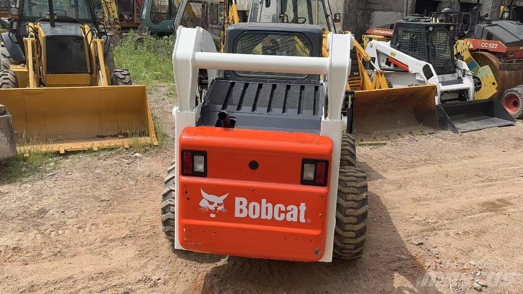 Bobcat S 300 Krautuvai su šoniniu pasukimu