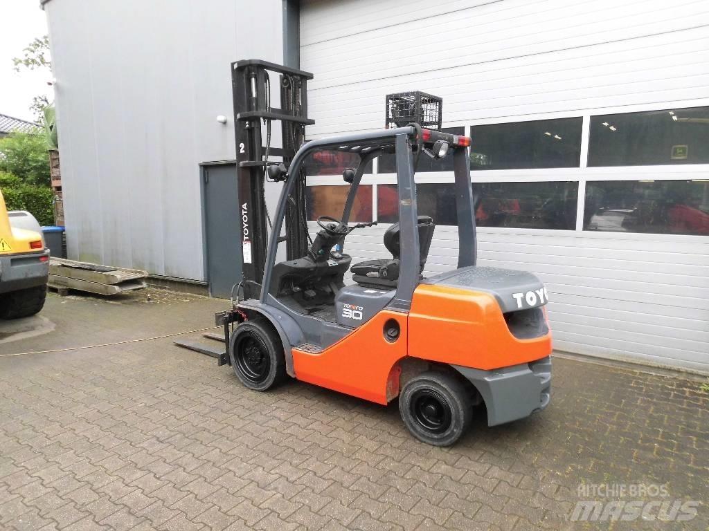 Toyota 02-8 FD 30 Dyzeliniai krautuvai
