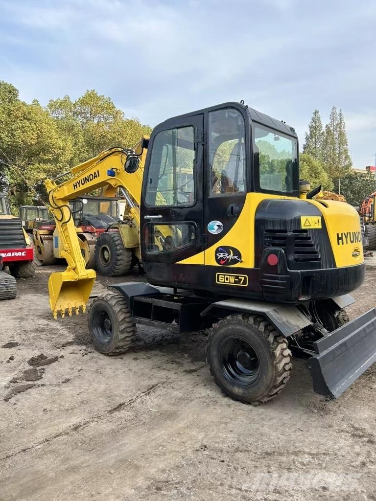 Hyundai 60 W-7 Ratiniai ekskavatoriai