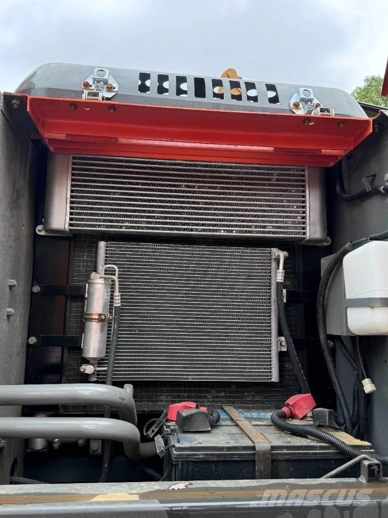 Hitachi ZX 200 Vikšriniai ekskavatoriai