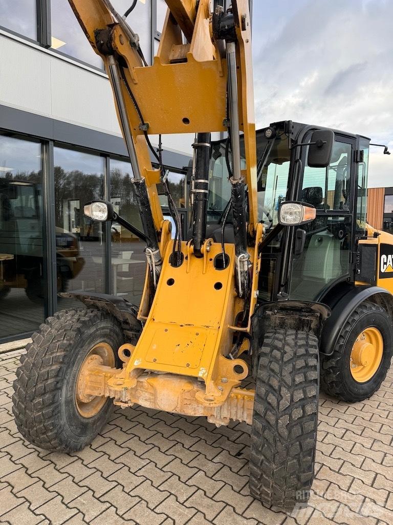 CAT 906M Naudoti ratiniai krautuvai