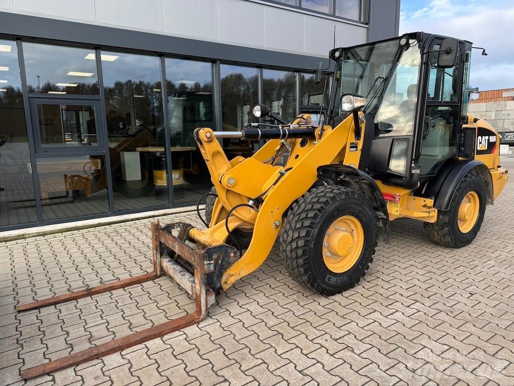 CAT 906M Naudoti ratiniai krautuvai