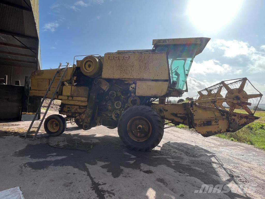 New Holland 8050 Derliaus nuėmimo kombainai