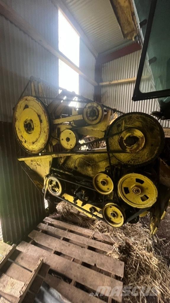 New Holland 8050 Derliaus nuėmimo kombainai