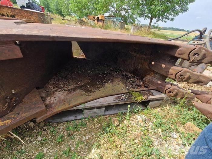 CASE 988 Kaušai